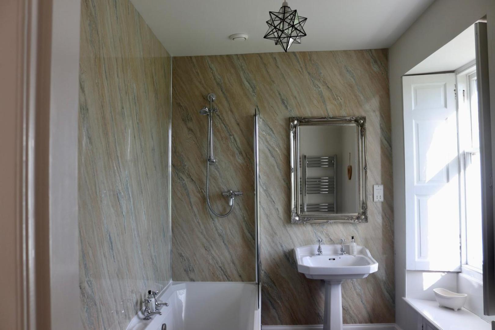 Vicarsford Farmhouse With Hot Tub ルーカーズ エクステリア 写真