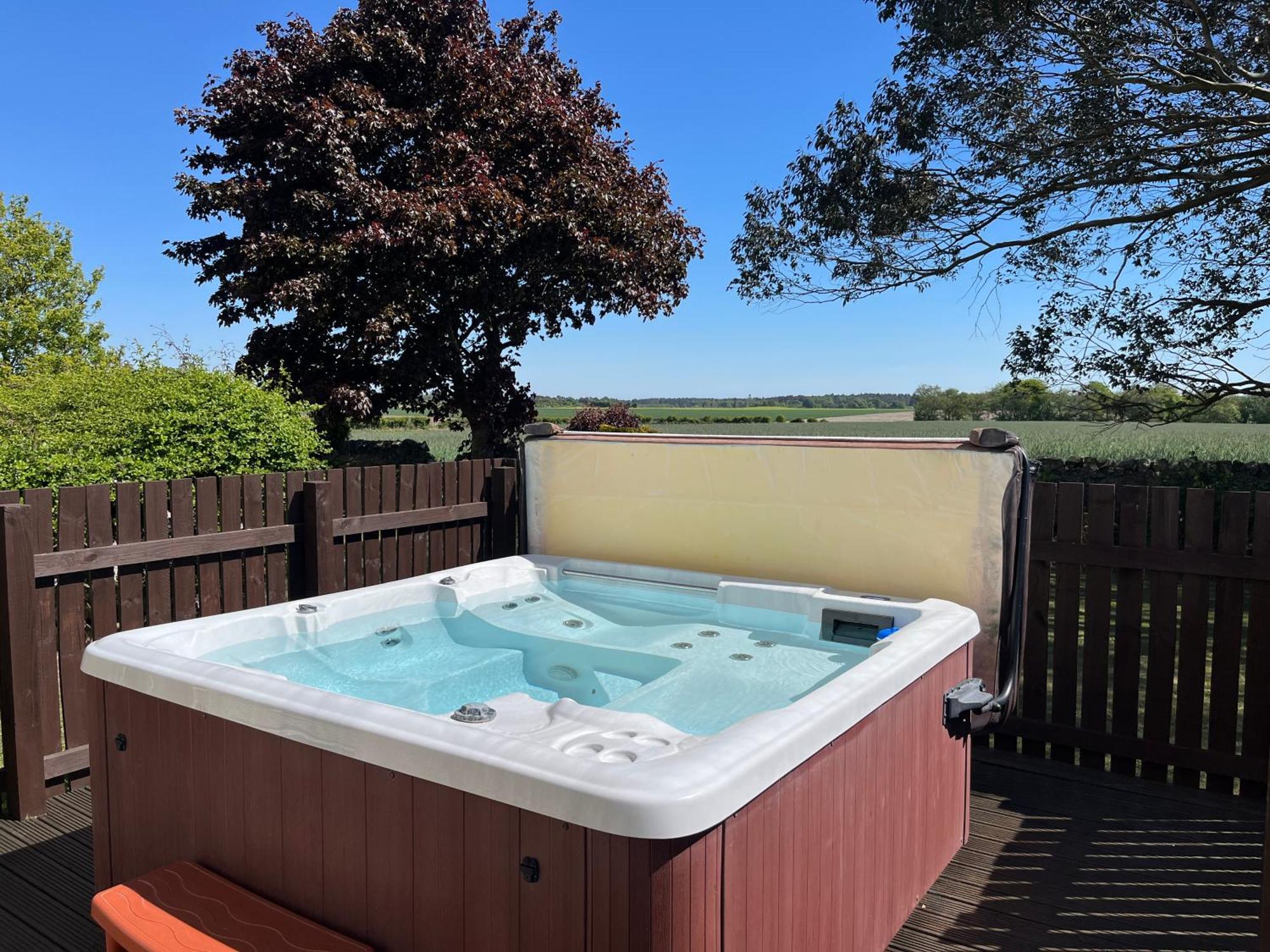 Vicarsford Farmhouse With Hot Tub ルーカーズ エクステリア 写真